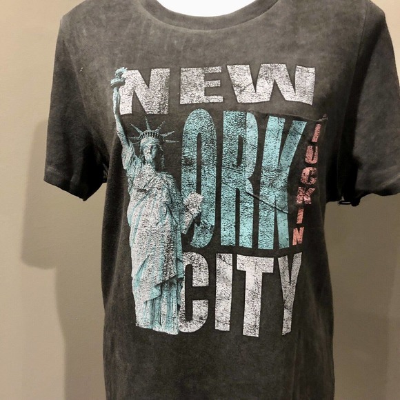 Peter Prince Collection NYC T-Shirt Medium Distressed Black Short Sleeve Pocket - Picture 2 of 12
